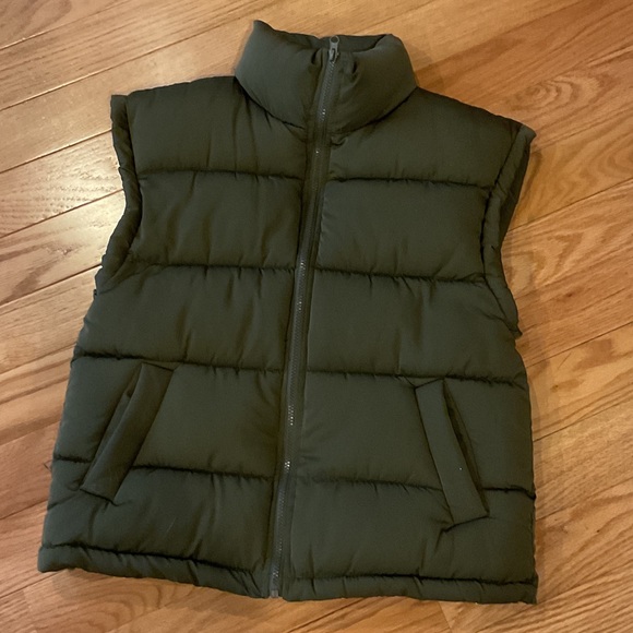 New In NWT Olive Green Puffer Vest GORPCORE cottagecore medium ptp 18 medium - Picture 3 of 9